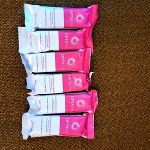 OPTAVIA  drizzled berry crisp bar